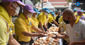 ผบ.ตร. ปรุงอาหารโรงครัวพระราชทานในกิจกรรมจิตอาสา “วันพ่อแห่งชาติ” ถวายเป็นพระราชกุศล