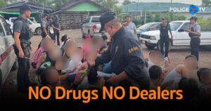 ตม.สมุทรสาคร ลุยกวาดล้างยาเสพติด ‘NO Drugs NO Dealers’ ขยายผลต่อเนื่องบุกจับพ่อค้ายา กระจายยาบ้าและยาไอซ์ ให้กลุ่มแรงงานในพื้นที่สมุทรสาคร